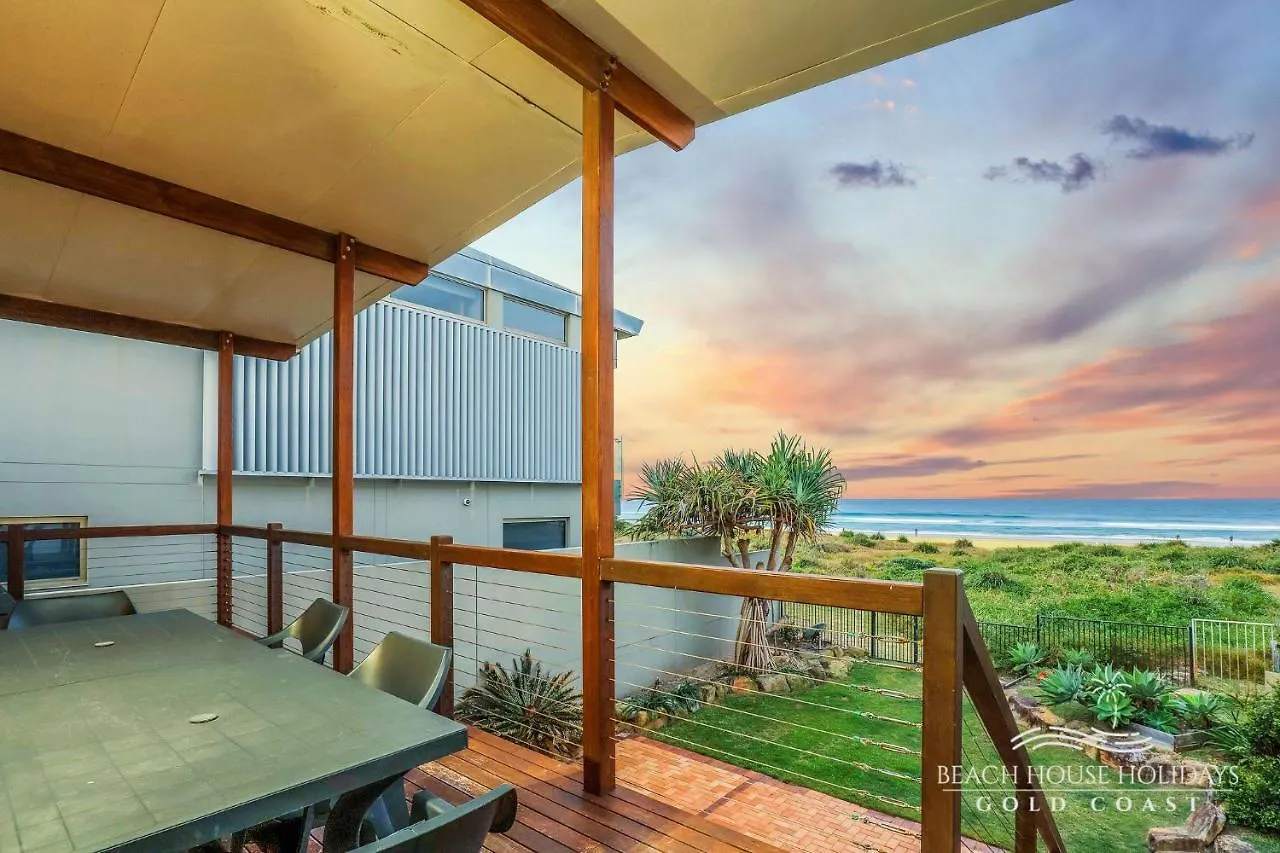 True Beachfront Beach House Guldkusten Semesterbostad